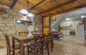 Kuchyň nebo kuchyňský kout v ubytování Cozy Home In Moscenicka Draga