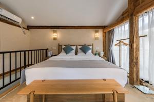 Postel nebo postele na pokoji v ubytování Kunming Mountain Wowo Hefeng Dieyuan B&B