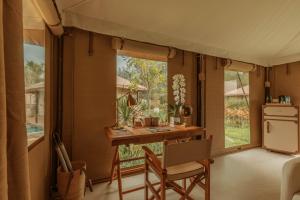 Küche/Küchenzeile in der Unterkunft Twinpalms Tented Camp Phuket
