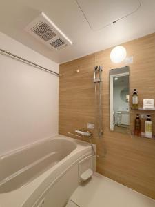 Koupelna v ubytování b hotel Nikkei Central 3BR Apt Close to Shopping & Dining