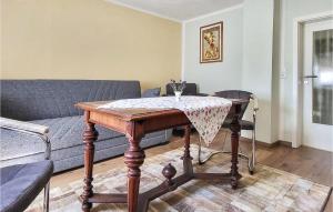 Χώρος καθιστικού στο Beautiful Home In Erfurt With Kitchen