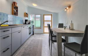 Η κουζίνα ή μικρή κουζίνα στο Beautiful Home In Erfurt With Kitchen