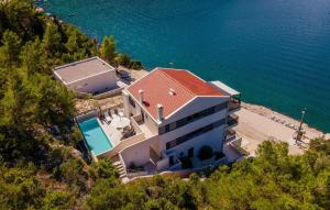 an aerial view of a house on a hill next to the water at Stunning Home In Blace With Wifi in Blace