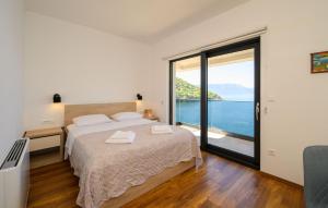 a bedroom with a bed with a view of the water at Stunning Home In Blace With Wifi in Blace +45 photos