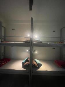 Art Bliss Hostel客房内的一张或多张床位