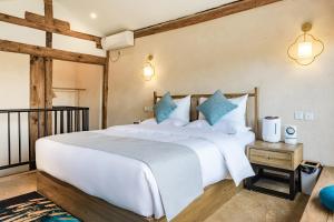 Postel nebo postele na pokoji v ubytování Kunming Mountain Wowo Hefeng Dieyuan B&B