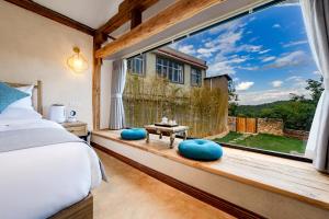 Postel nebo postele na pokoji v ubytování Kunming Mountain Wowo Hefeng Dieyuan B&B