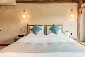 Postel nebo postele na pokoji v ubytování Kunming Mountain Wowo Hefeng Dieyuan B&B