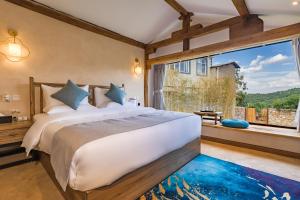 Postel nebo postele na pokoji v ubytování Kunming Mountain Wowo Hefeng Dieyuan B&B