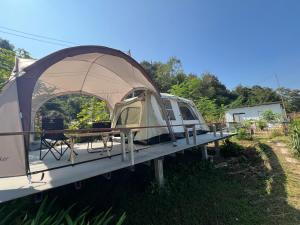 Příroda nedaleko luxury tent