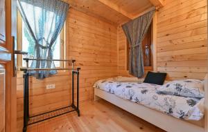 Posteľ alebo postele v izbe v ubytovaní Beautiful Home In Radakovo With Sauna