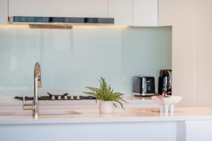 Gallery image of Deluxe 3b2b apt with waterfront and convenient facilities in Sydney