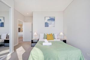 Gallery image of Deluxe 3b2b apt with waterfront and convenient facilities in Sydney