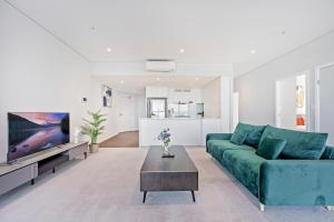 Gallery image of Deluxe 3b2b apt with waterfront and convenient facilities in Sydney