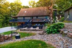 Vườn quanh Home with Hot Tub, Pickleball and Disc Golf