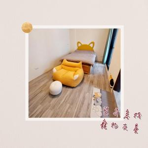 a bedroom with a yellow bed and a yellow ottoman at Chaifu Kezhan in Taitung City