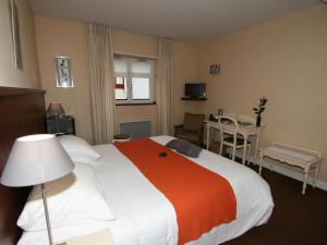 Ένα ή περισσότερα κρεβάτια σε δωμάτιο στο Hotel Les Almadies - Coeur de Ville