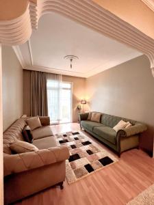 Posezení v ubytování 2 Bedroom apartment available for longterm