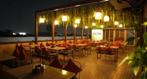 Restaurace v ubytování FabHotel Prime Sapphire Inn