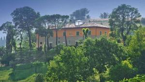 Aed väljaspool majutusasutust Relais Villa Fornari