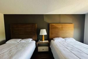 Postel nebo postele na pokoji v ubytování Baymont Inn and Suites by Wyndham Columbus / Near OSU