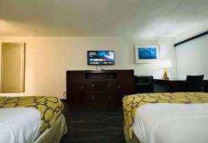 Postel nebo postele na pokoji v ubytování Baymont Inn and Suites by Wyndham Columbus / Near OSU