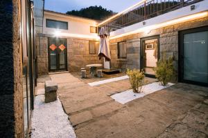 Fotografie z fotogalerie ubytování Shanhai Travel Xianju Laoshan Poetry and Wine Culture Theme Courtyard v destinaci Čching-tao