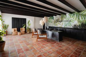 Posezení v ubytování Tropicana Los Cabos, Tapestry Collection by Hilton