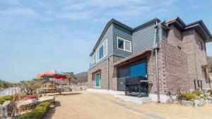 Budova, kde se prázdninový dům nachází