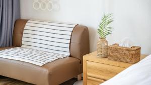 ヤンヤンにあるYangyang Verit Pensionの茶色の椅子