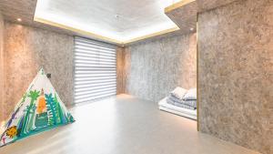 a room with a christmas tree in the corner at Chuncheon Poolhouse Epop in Chuncheon