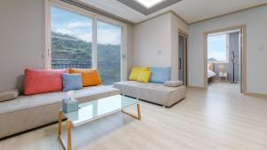 Posezení v ubytování Taean Blueisland Pool villa