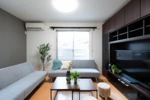 Ruang duduk di LN19 Nouvell Maison 2024年open三宮駅徒歩8分駐車場付20名宿泊可能な4LDK貸切ハウス