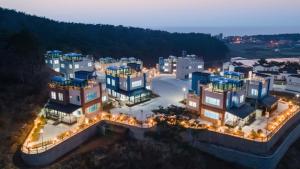 Bazén v ubytování Taean Blueisland Pool villa nebo v jeho okolí