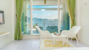 Naturlandskabet i nærheden af feriehuset + 6 billeder