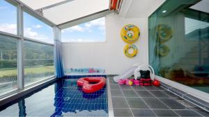 Gallery image of Gyeongju joypoolvilla&kidspension in Gyeongju