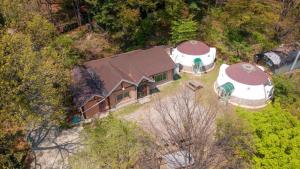 an overhead view of a house with a barn at Yangpyeong santa pension in Yangpyeong