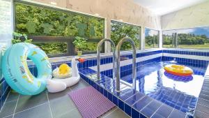 Swimmingpoolen hos eller tæt på Taean Yoyo Kids Poolvilla