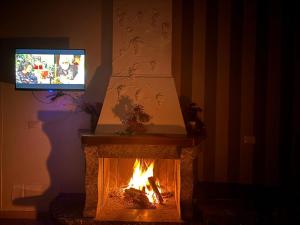 A television and/or entertainment centre at Casa Vacanze Etna