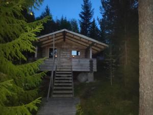 Rakennus, jossa lomamökki sijaitsee