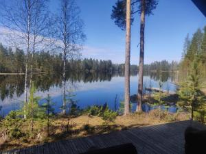 Lomamökin lähellä sijaitseva luonnonmaisema 4 kuvaa lisää