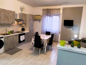 Kuchyňa alebo kuchynka v ubytovaní Casa Spiaggia D'Oro + 7 fotografií