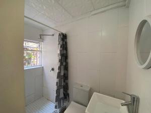 Ένα μπάνιο στο Inviting 2-Sleeper Retreat U4 !