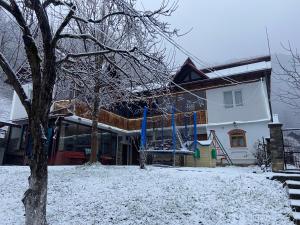Φωτογραφία από το άλμπουμ του Casa COLT DE RAI σε Brezoi +110 φωτογραφίες