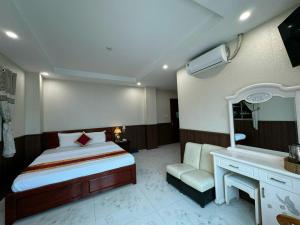 Kama o mga kama sa kuwarto sa Thành Đạt Hotel Bạc Liêu