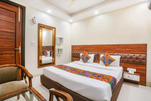 Ένα ή περισσότερα κρεβάτια σε δωμάτιο στο FabHotel Gold Inn Janakpuri