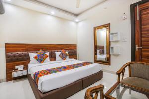 Ένα ή περισσότερα κρεβάτια σε δωμάτιο στο FabHotel Gold Inn Janakpuri