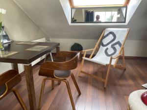 A seating area at Appartement Newport vue mer