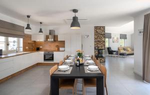 Kuchyň nebo kuchyňský kout v ubytování Villa Gemini