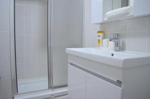 A bathroom at King Suite AN33 Még 15 kép